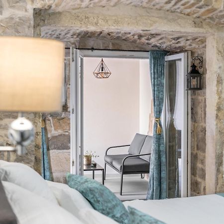 Kaštela Heritage Apartman Geza In Centar With Private Parking מראה חיצוני תמונה