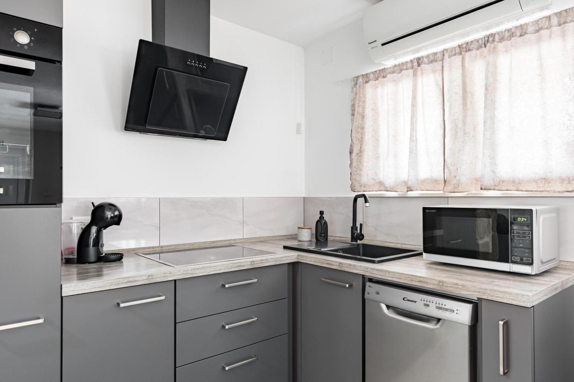 Kaštela Heritage Apartman Geza In Centar With Private Parking מראה חיצוני תמונה