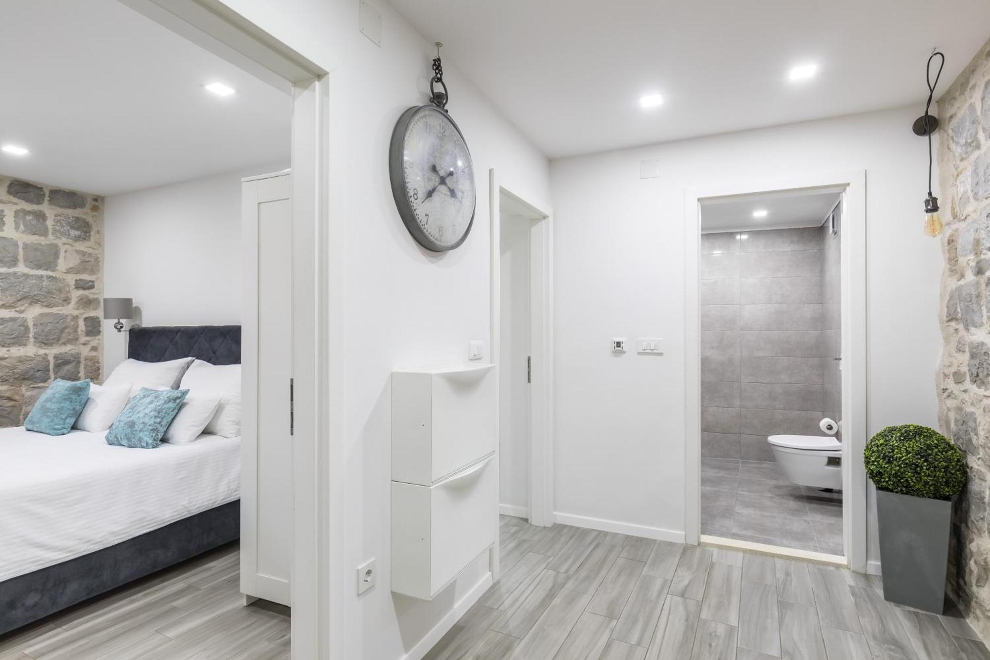Kaštela Heritage Apartman Geza In Centar With Private Parking מראה חיצוני תמונה