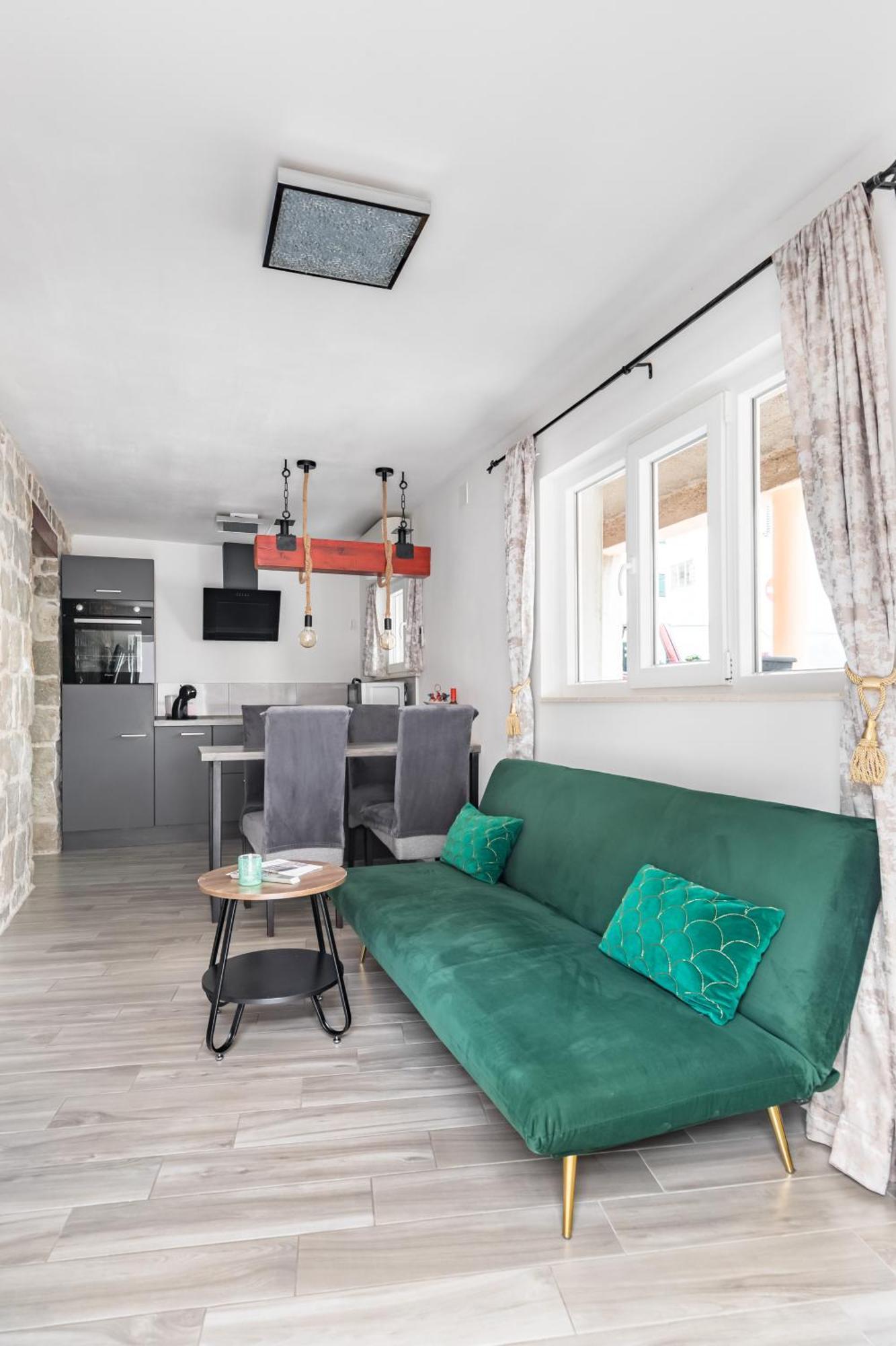 Kaštela Heritage Apartman Geza In Centar With Private Parking מראה חיצוני תמונה