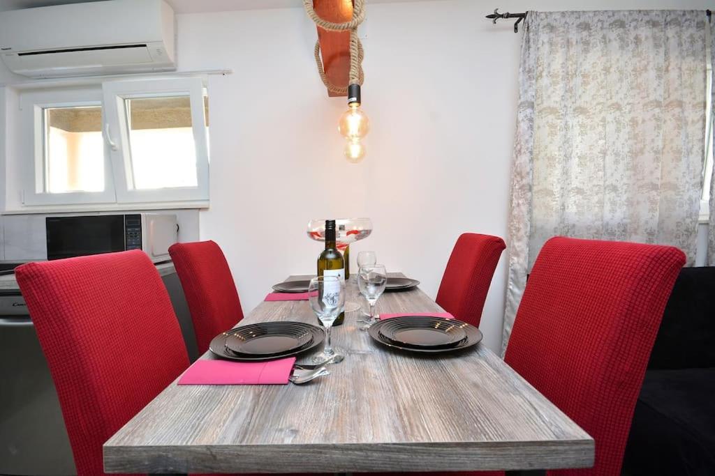 Kaštela Heritage Apartman Geza In Centar With Private Parking מראה חיצוני תמונה